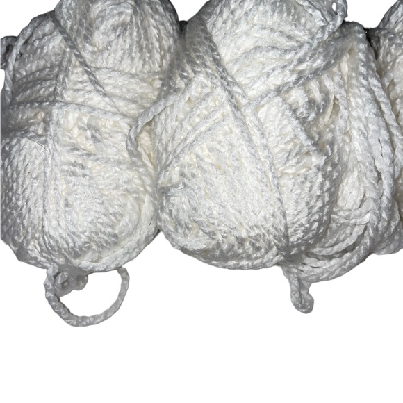 Lot of 6 Sprightly Yarns Acrylic Super Bulky Yarn White Crochet Knit - Picture 5 of 5